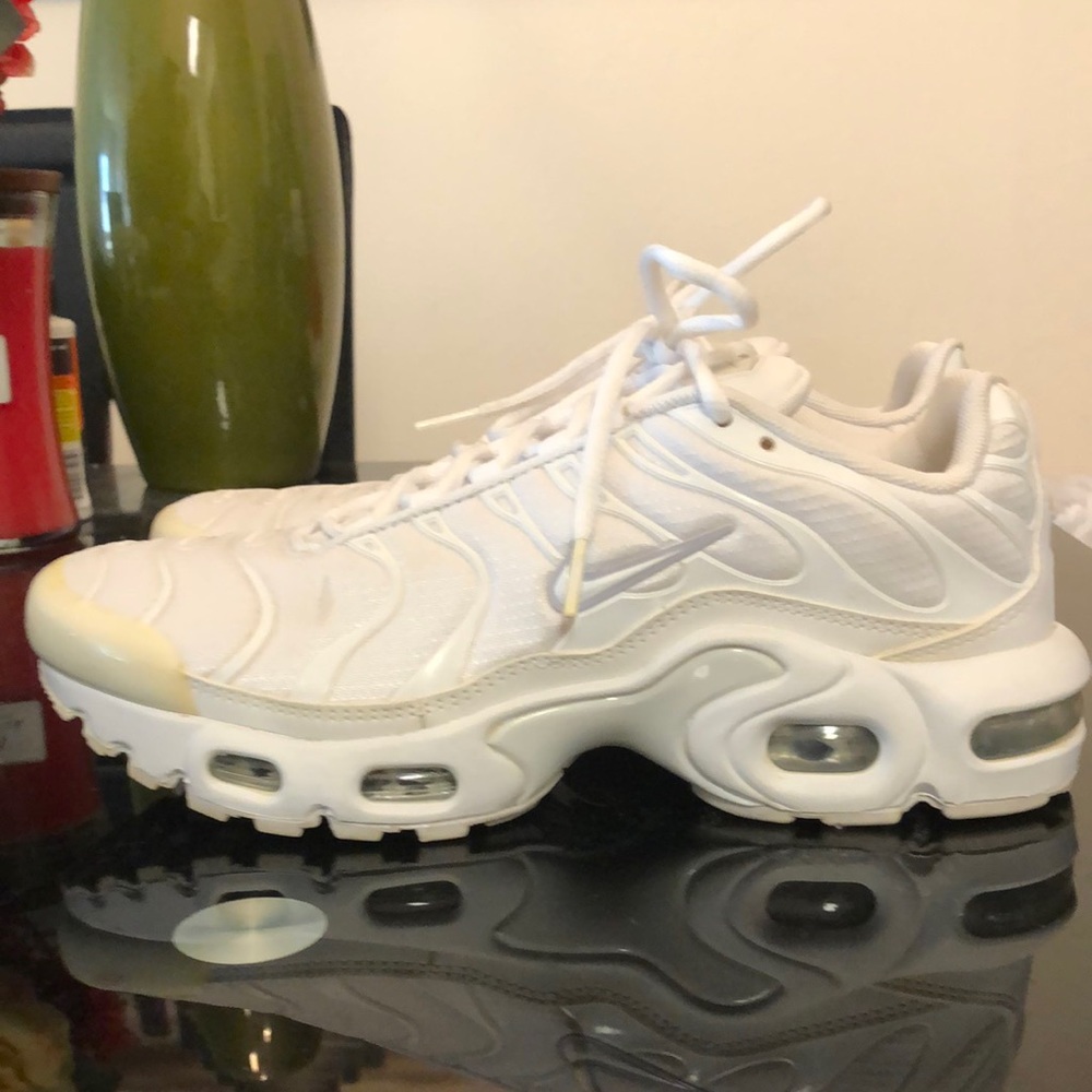 NIKE AIR PLUS GS TRIPLE WHITE RUNNING SNEAKERS YOUTH SIZE 6.5Y